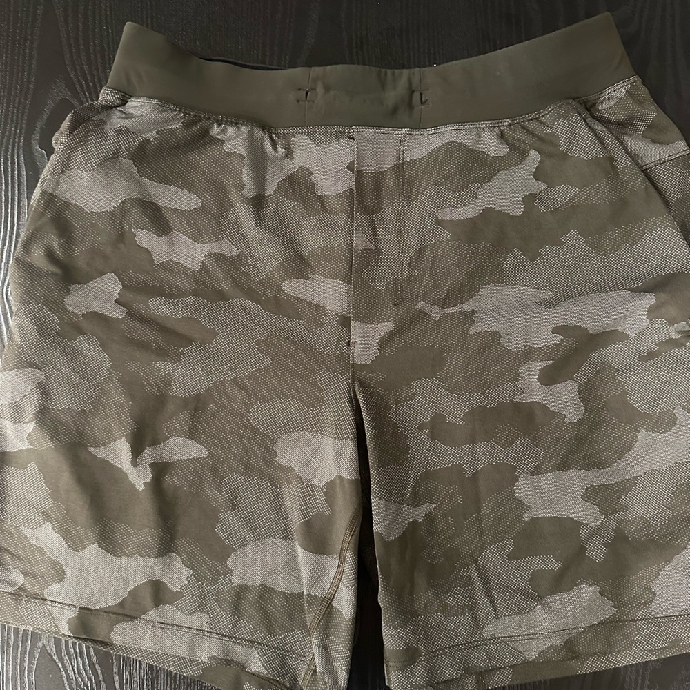 Lululemon 7” Camo shorts